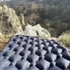 matelas de bivouac matelas de bivouac au bord d'une colline