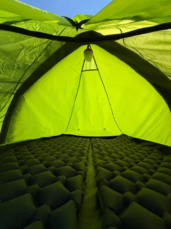 Interieur de la tente gonflable 2 place v2