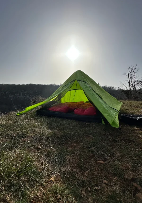 Tente gonflable avec dedans 2 sac de couchage 0 à 5°