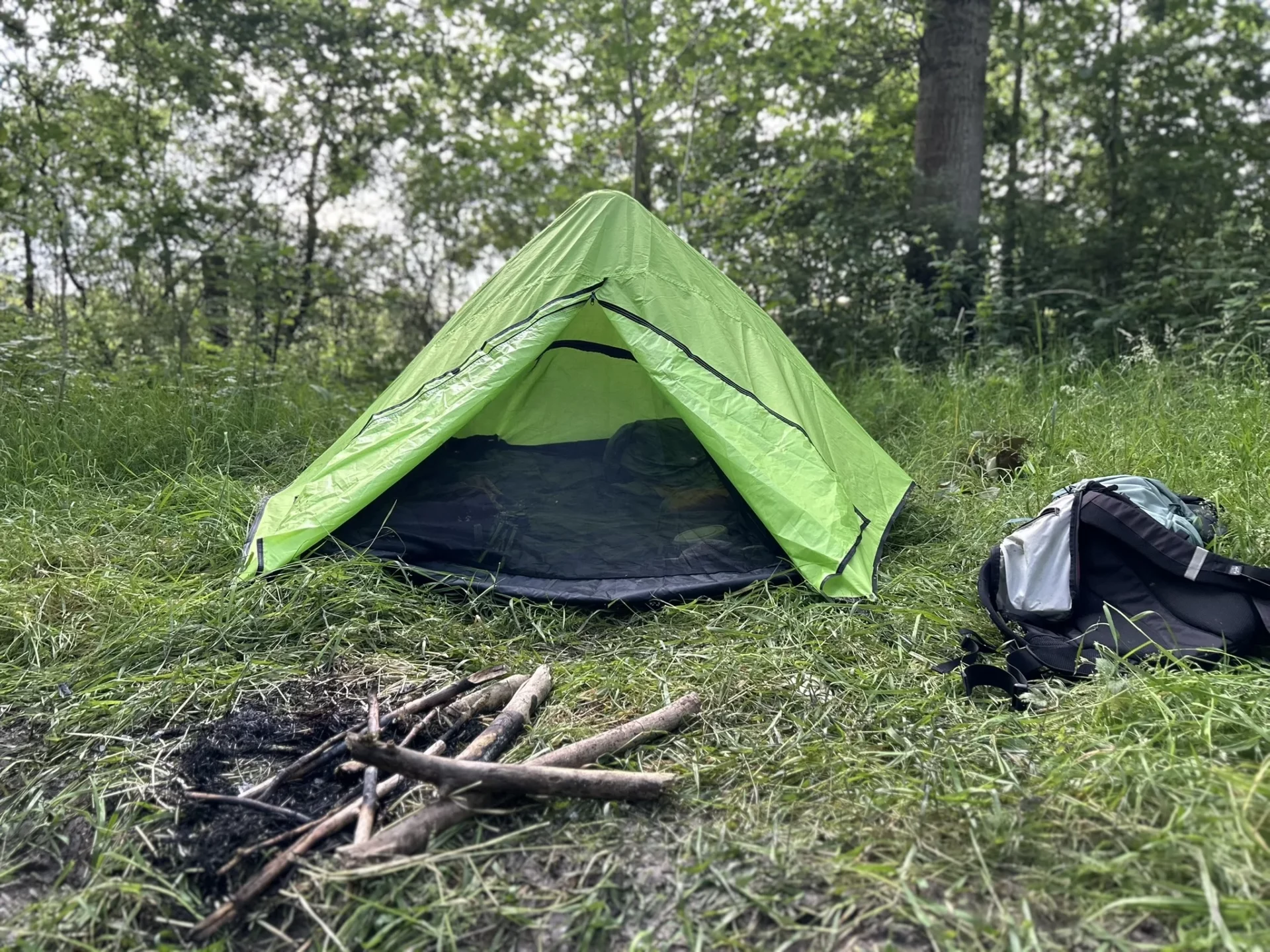 Tente trekking légère et matériel de camping