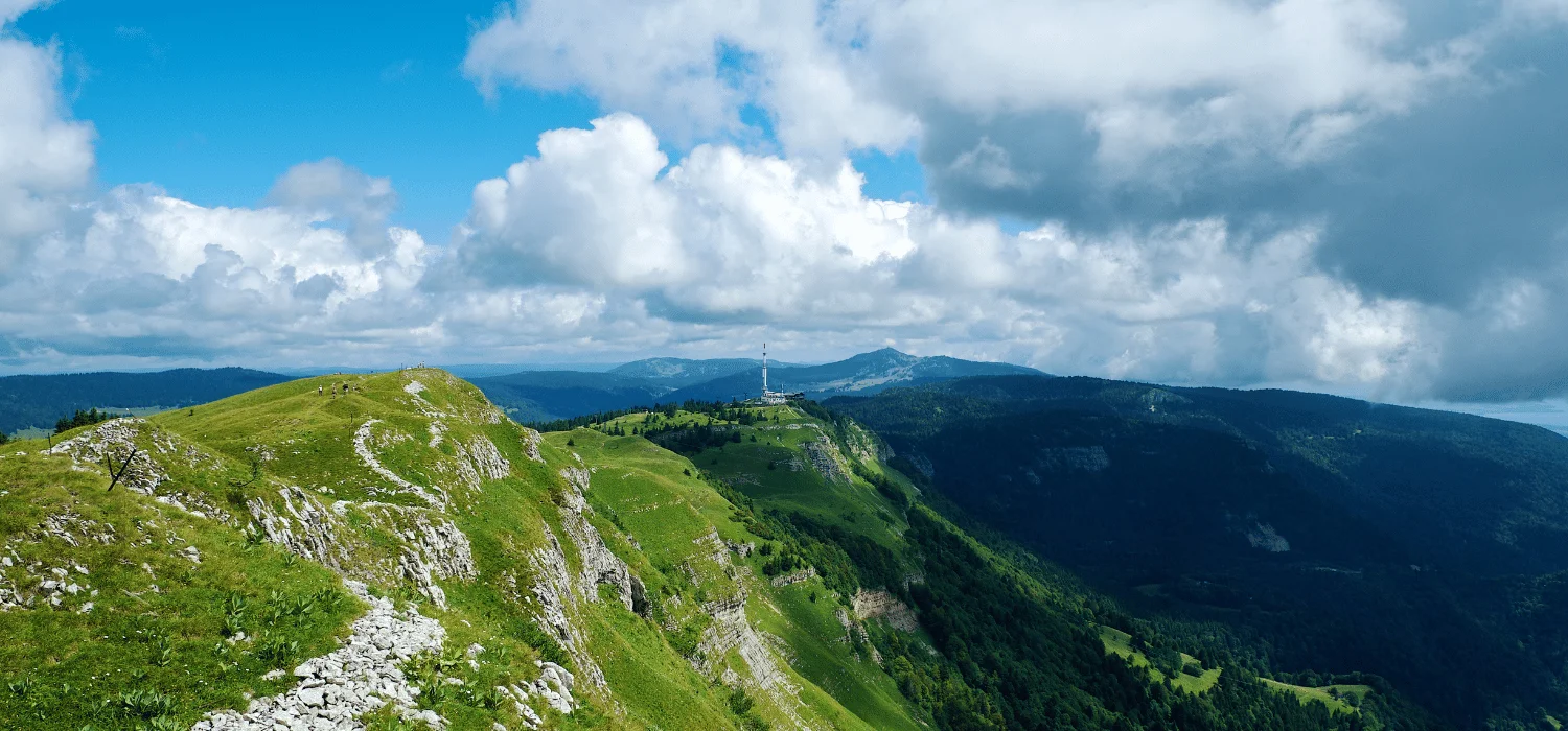 Randonné Jura, montagne verdoyante