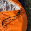 petite corde pour resserrer sont sac de couchage