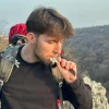 utilisation d'un sifflet intégré à un sac à dos