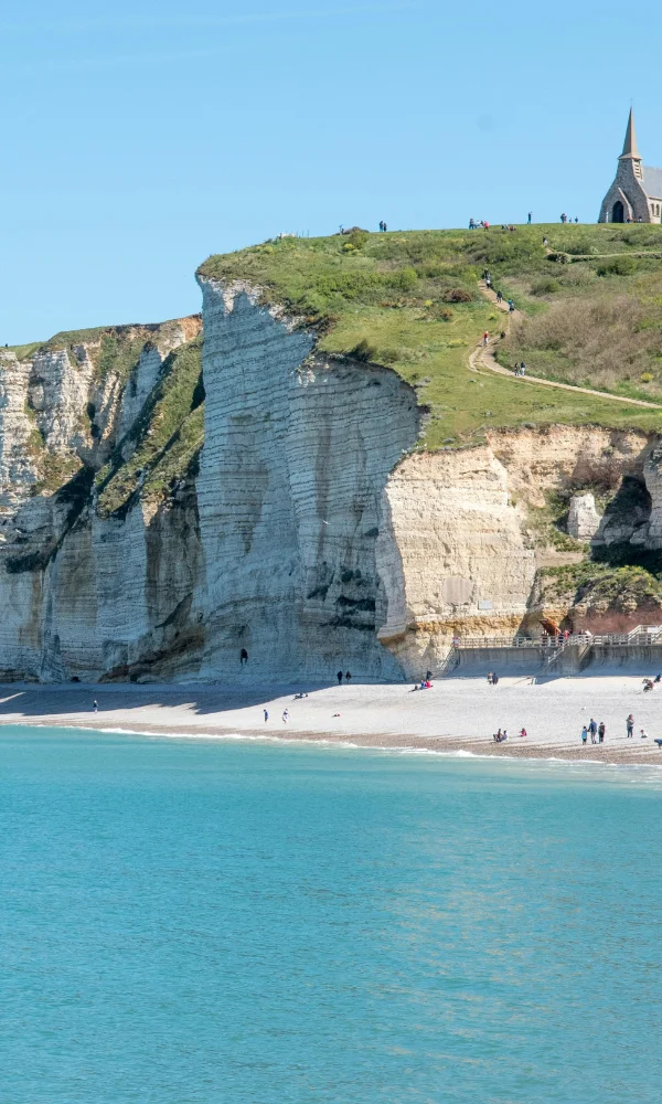 poser sa tente sur la plage en france