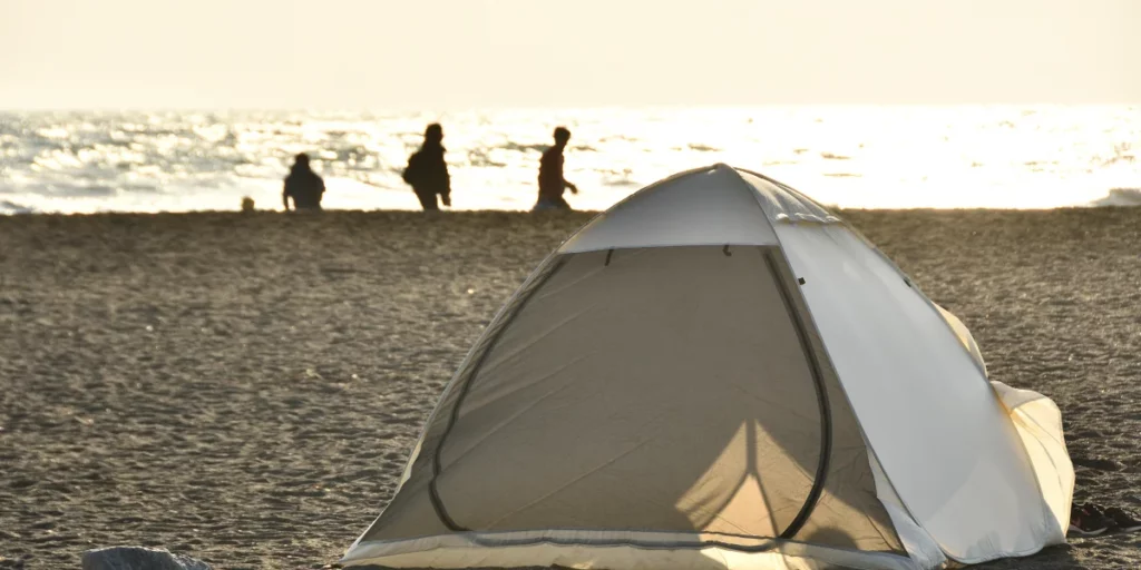 Bivouac plage tente