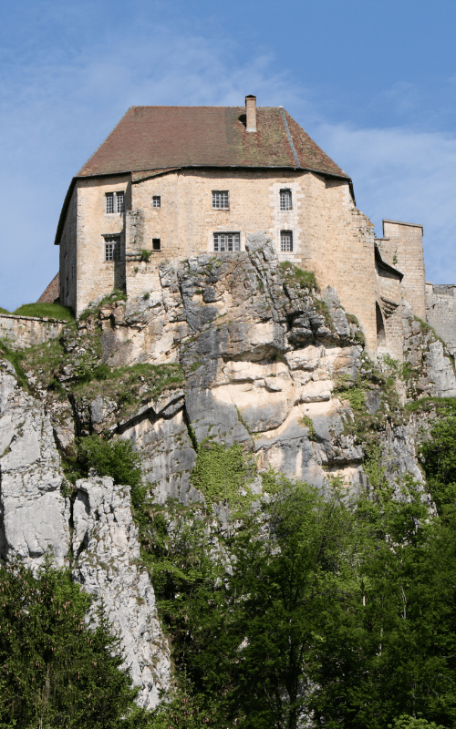 Le chateau de joux randonnée