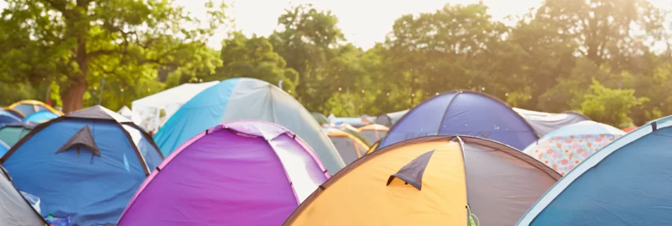 plein de tente différente installé