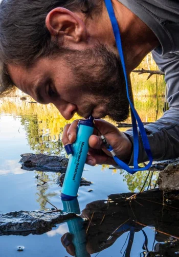 Paille filtrante pour l'eau en bivouac
